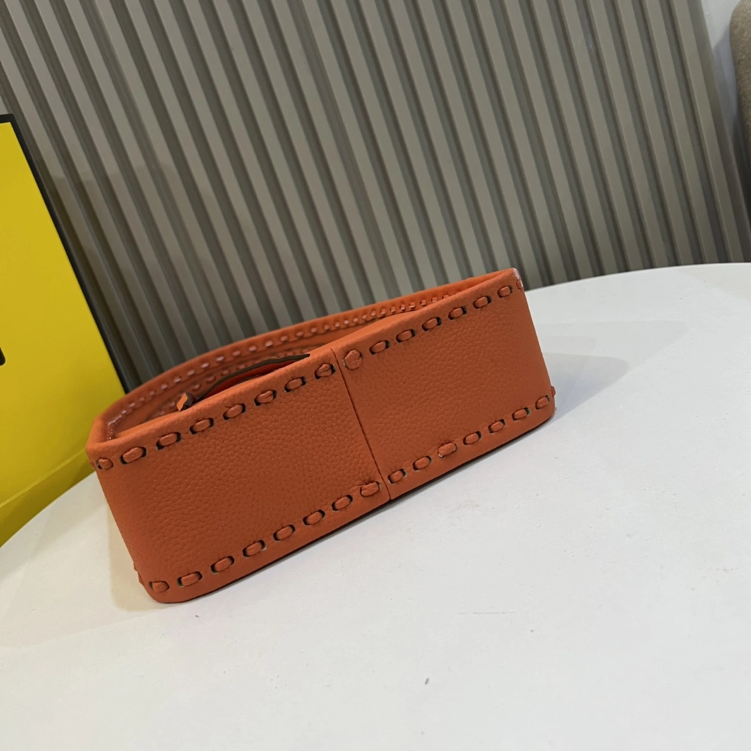 Breathable 8714 Fendi AAA Quality Handbags For Women