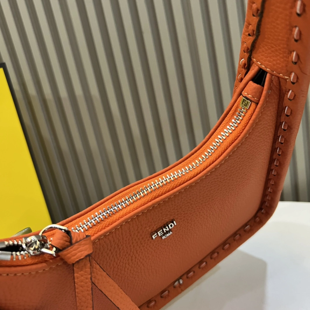 Breathable 8714 Fendi AAA Quality Handbags For Women