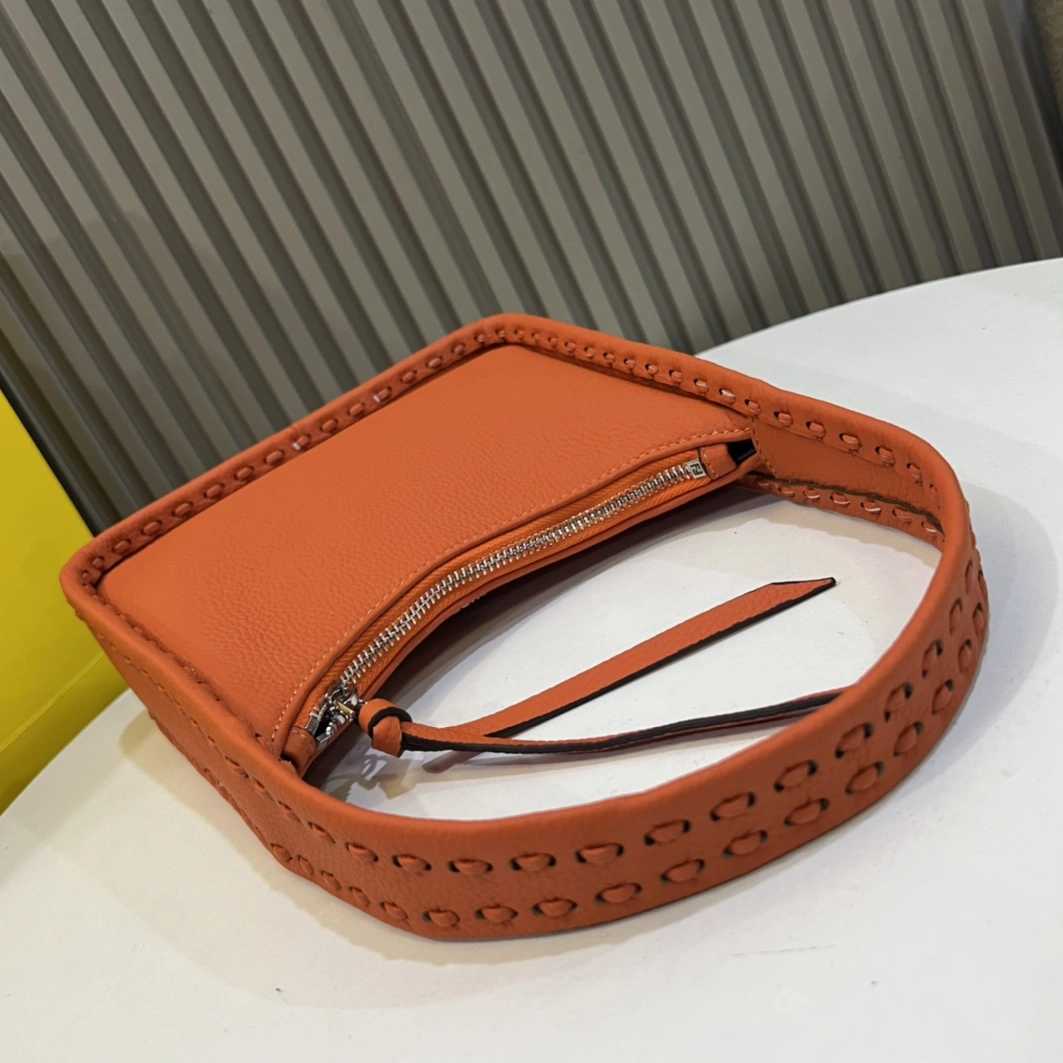 Breathable 8714 Fendi AAA Quality Handbags For Women