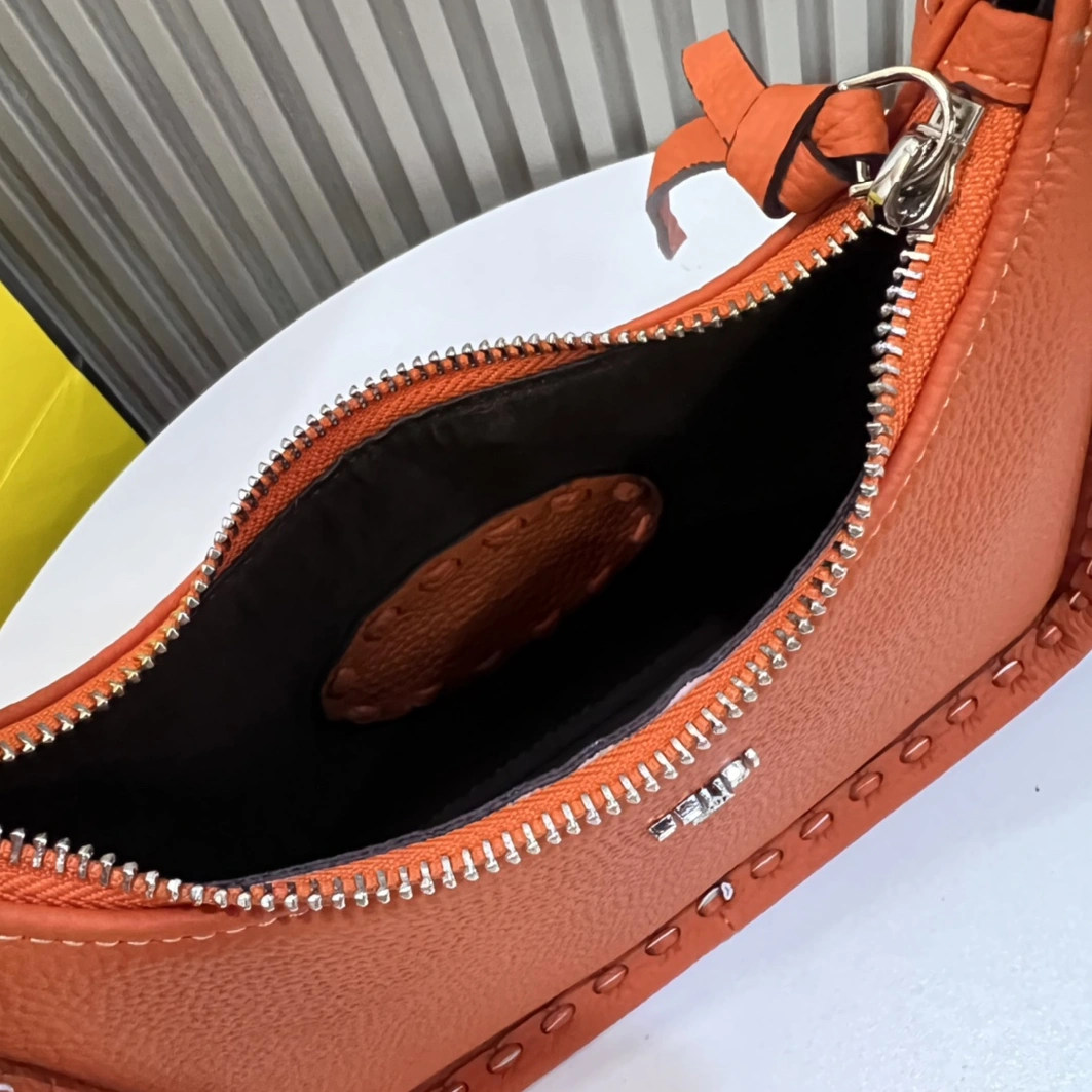 Breathable 8714 Fendi AAA Quality Handbags For Women