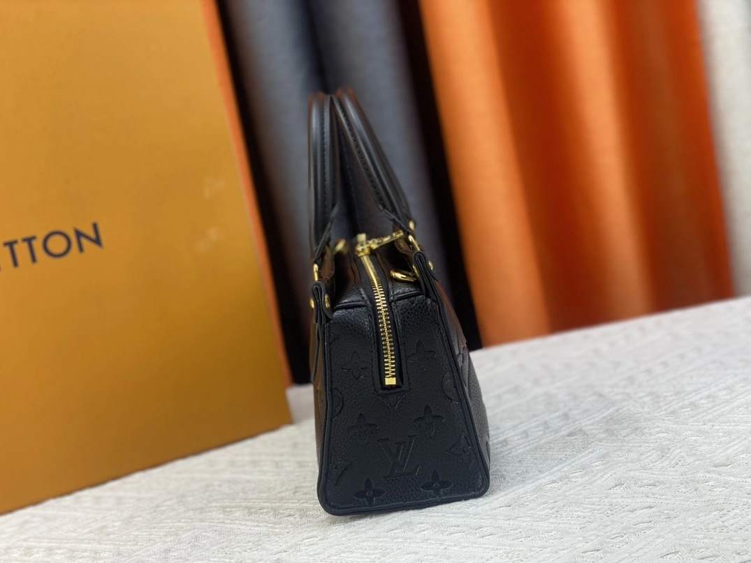 Breathable 8864 Louis Vuitton AAA Quality Handbags For Women