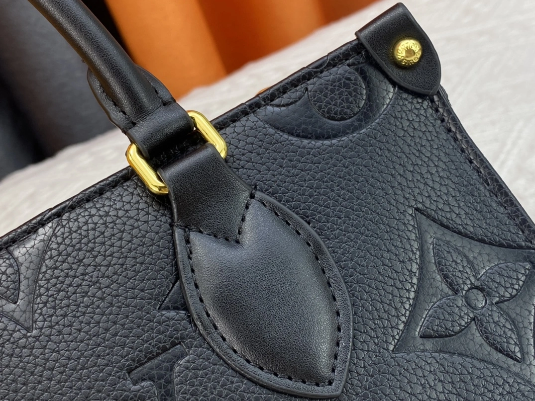 Breathable 8864 Louis Vuitton AAA Quality Handbags For Women