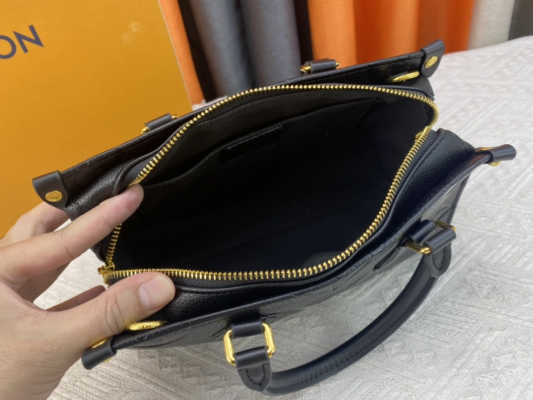 Breathable 8864 Louis Vuitton AAA Quality Handbags For Women