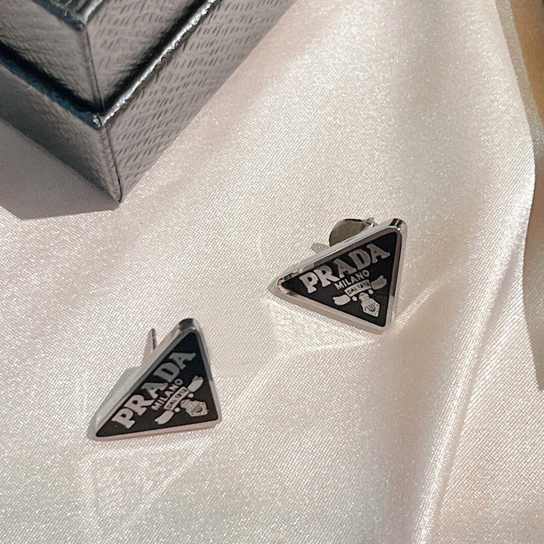 Breathable 9076 Prada Earrings For Women