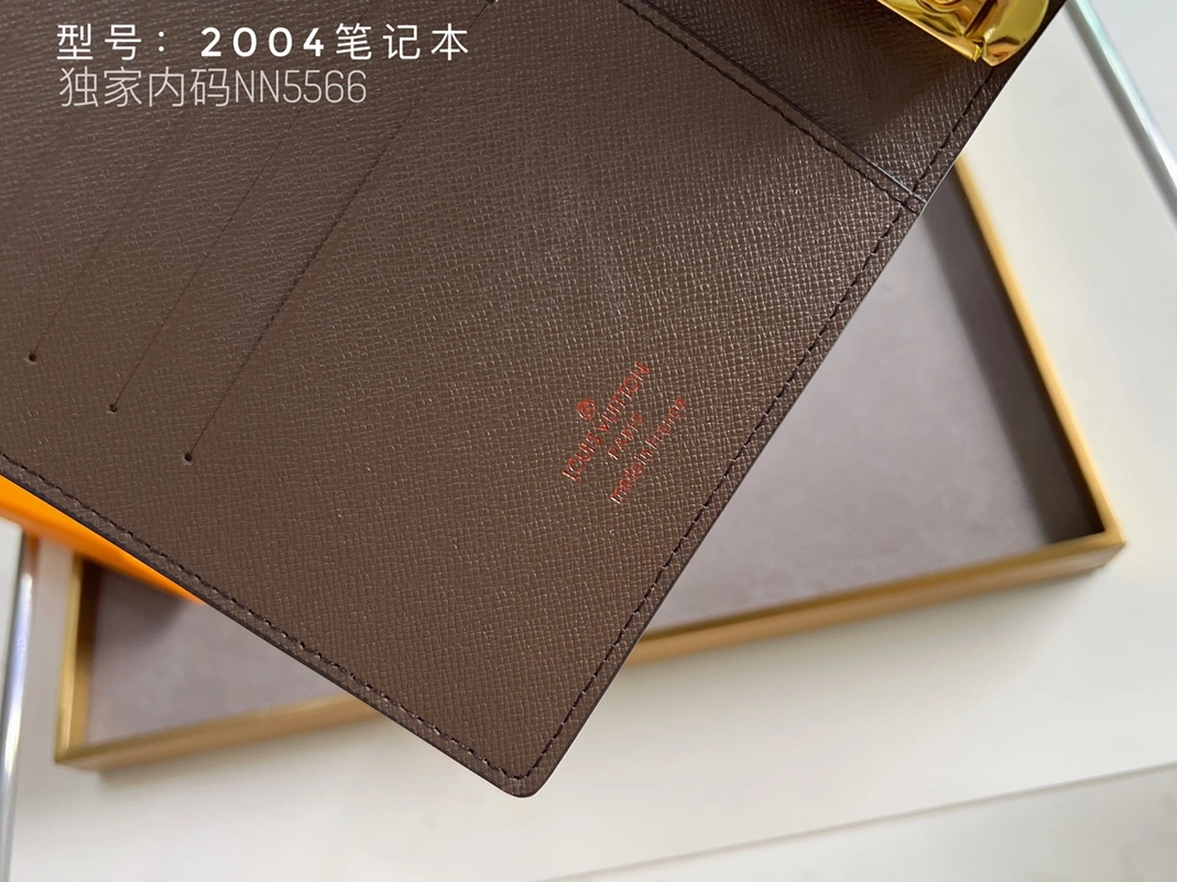 Breathable 9102 Louis Vuitton LV Card Case