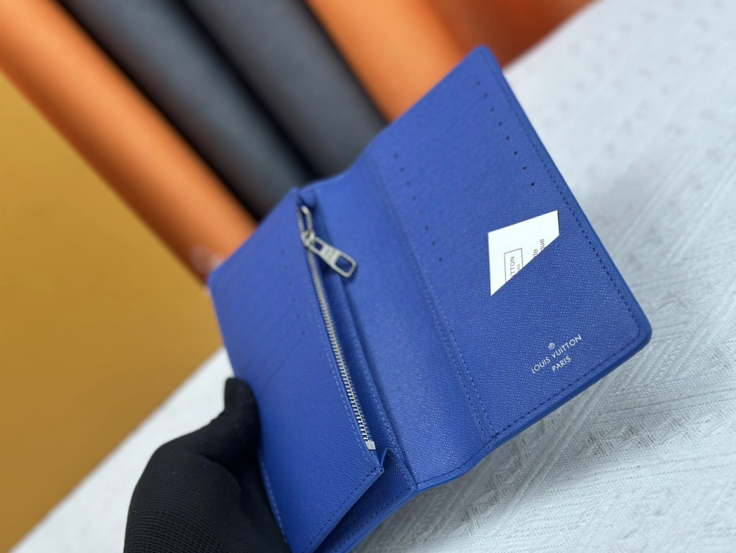Breathable 9202 Louis Vuitton LV Card Case
