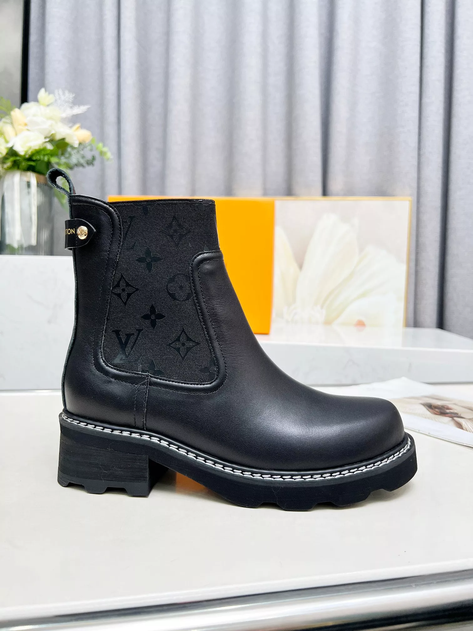Breathable 9276 Louis Vuitton Boots For Women