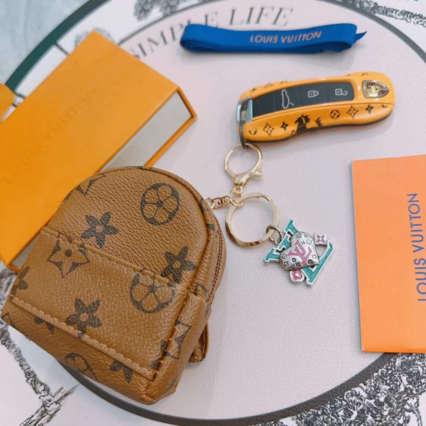 Breathable 9421 Louis Vuitton LV Key Holder And Bag Buckle