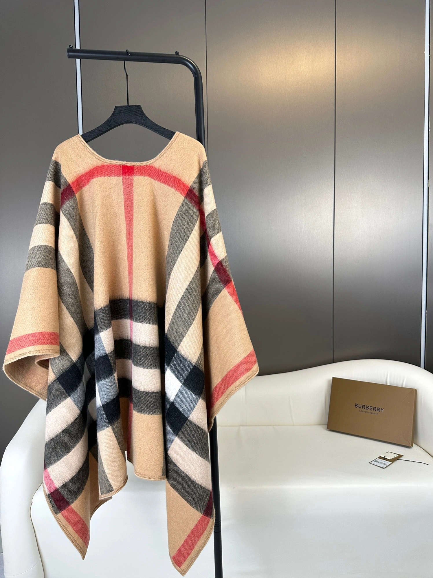 Breathable 9480 Burberry Poncho
