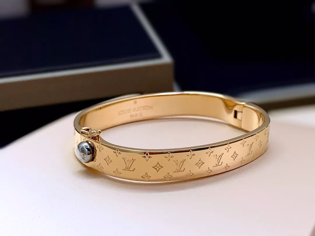 Breathable 9550 Louis Vuitton LV Bracelets