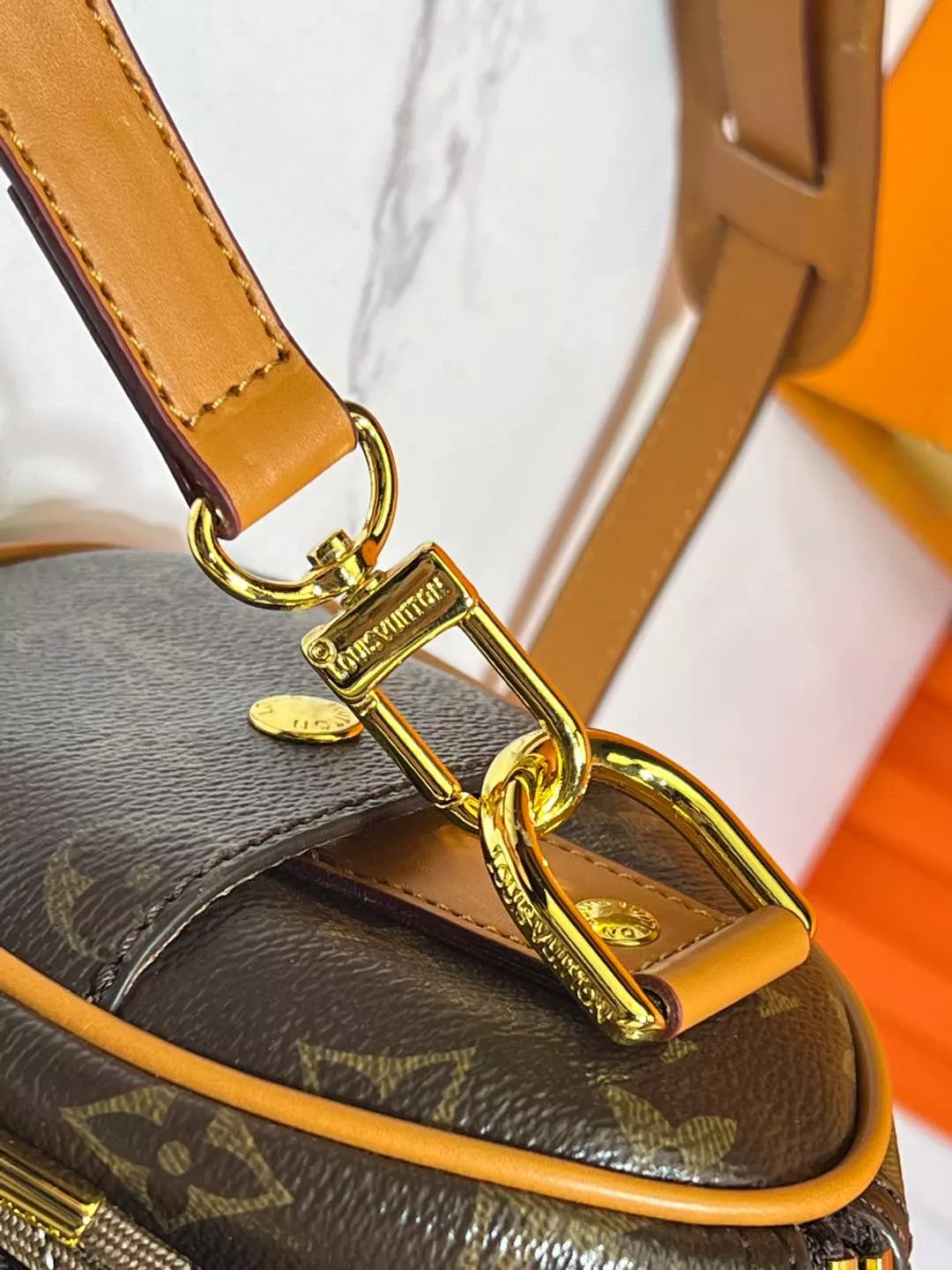 Breathable 9659 Louis Vuitton AAA Quality Handbags For Women