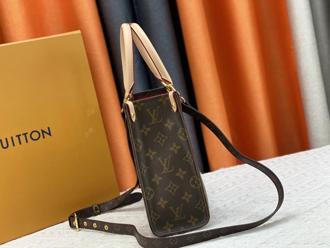 Breathable 9680 Louis Vuitton AAA Quality Handbags For Women