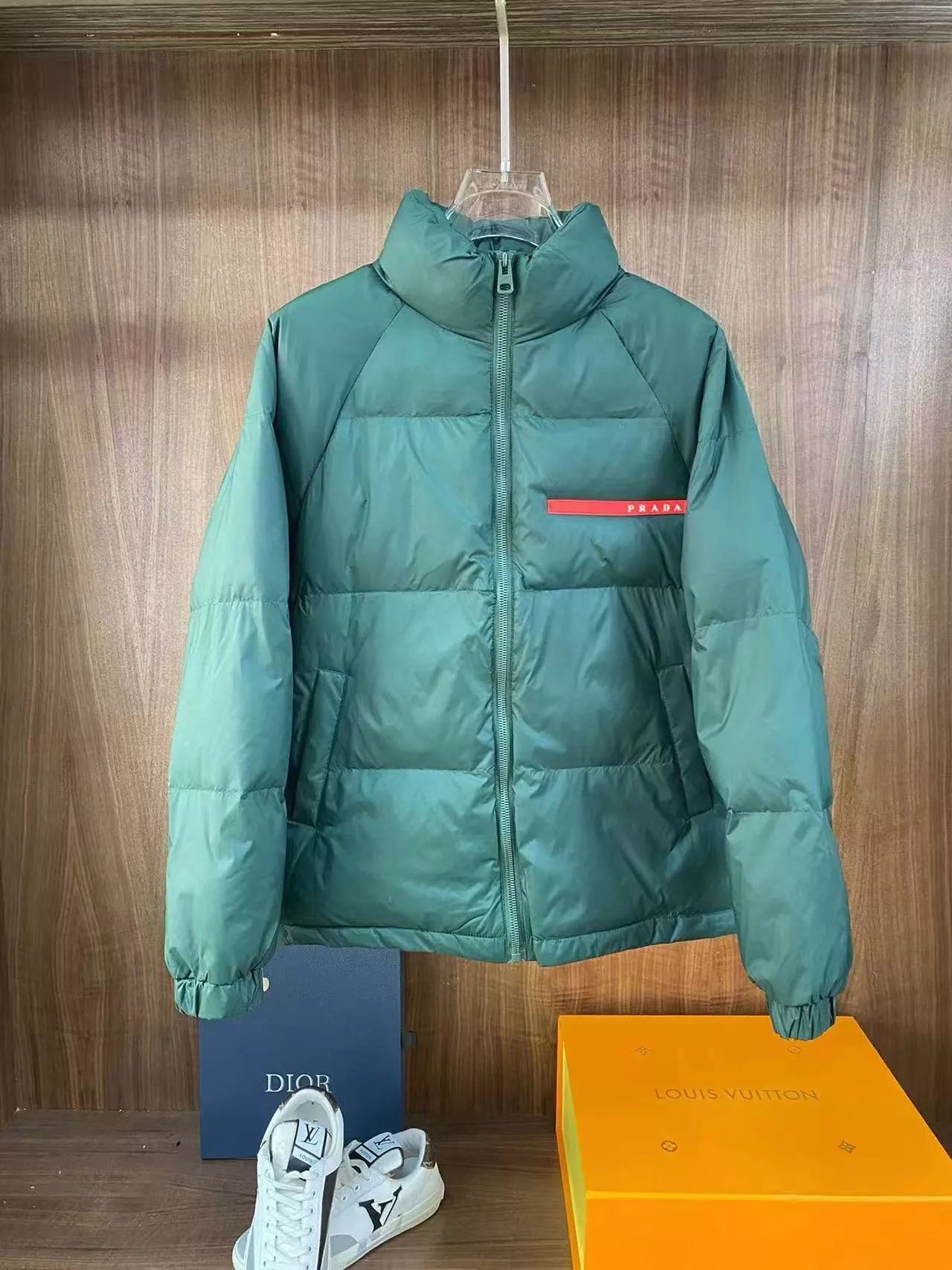 Breathable 9804 Prada Down Feather Coat Long Sleeved For Men