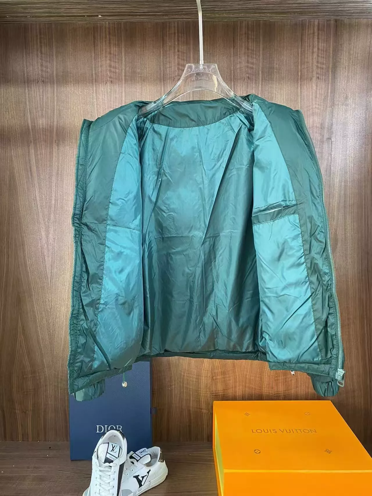 Breathable 9804 Prada Down Feather Coat Long Sleeved For Men