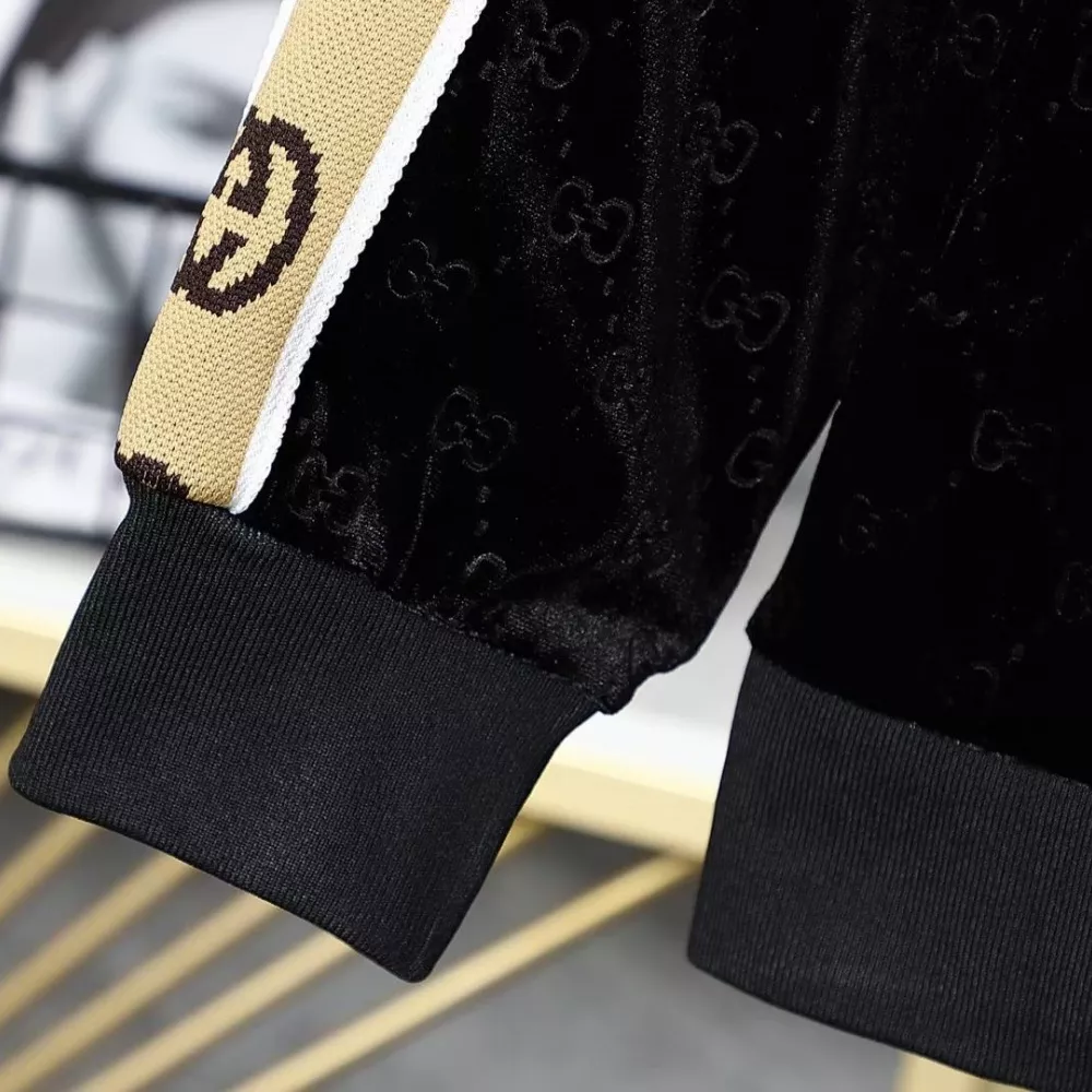 Breathable 9842 Gucci Tracksuits Long Sleeved For Men