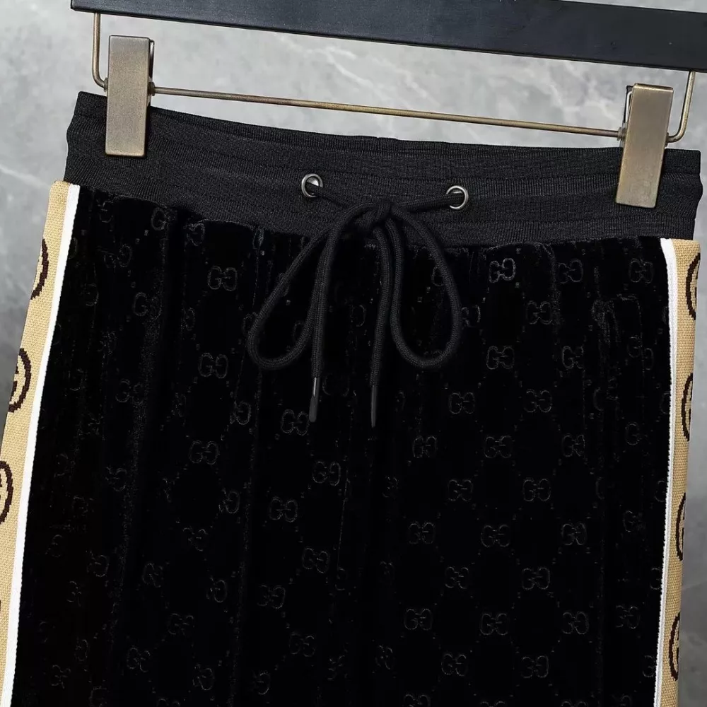 Breathable 9842 Gucci Tracksuits Long Sleeved For Men