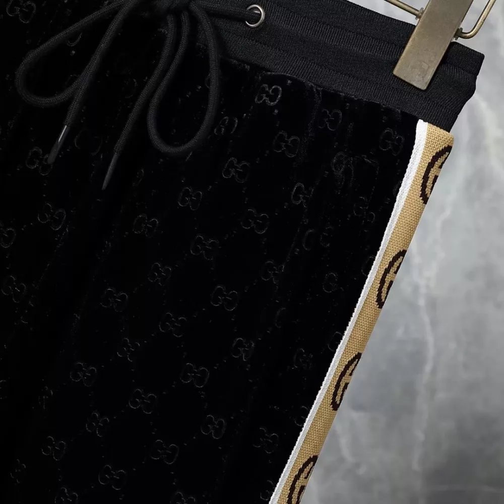 Breathable 9842 Gucci Tracksuits Long Sleeved For Men