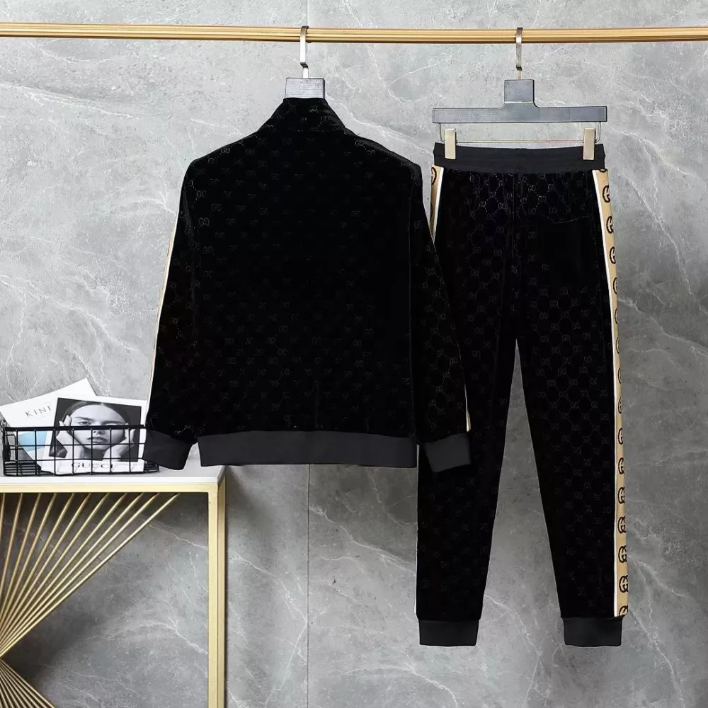 Breathable 9842 Gucci Tracksuits Long Sleeved For Men