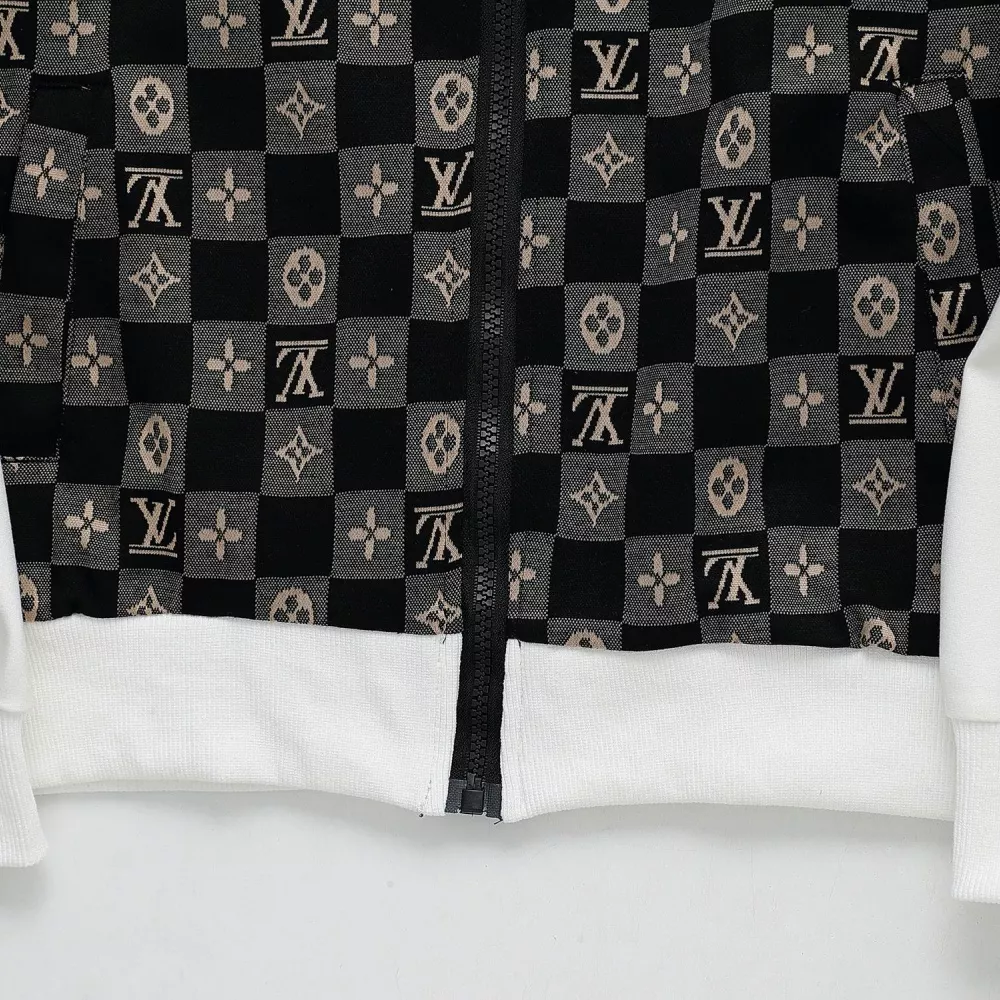 Breathable 988 Louis Vuitton LV Tracksuits Long Sleeved For Men