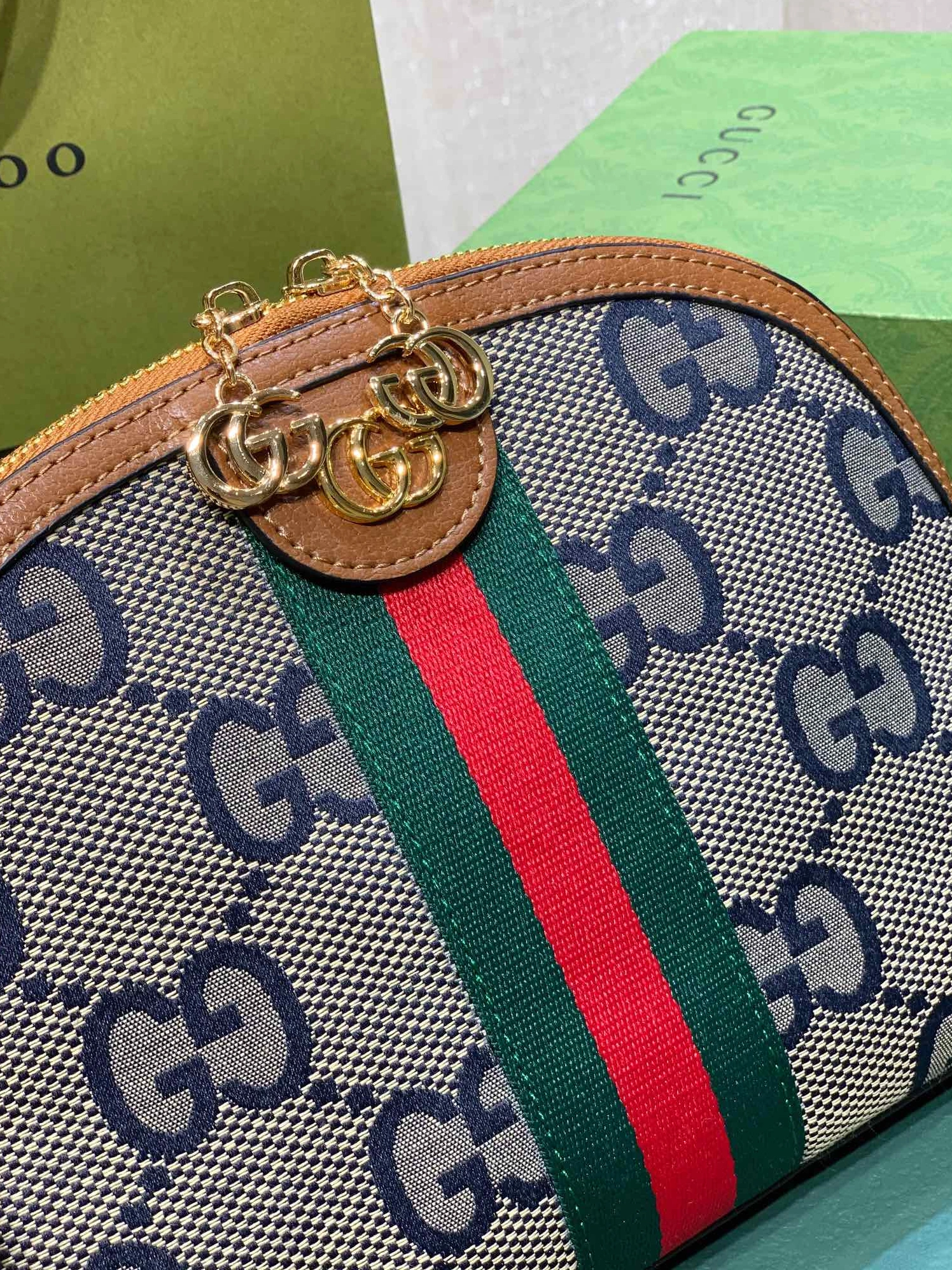 Breathable 9893 Gucci AAA Quality Messenger Bags For Women
