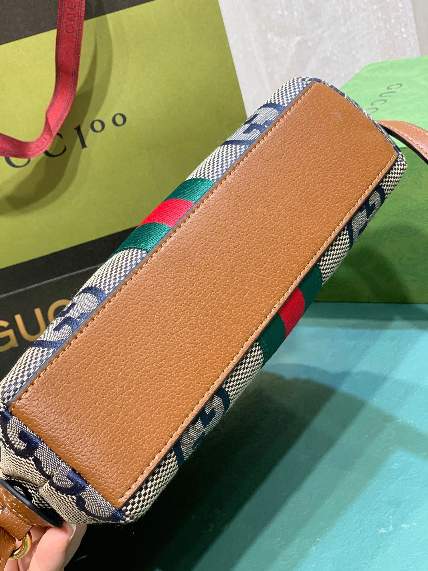 Breathable 9893 Gucci AAA Quality Messenger Bags For Women