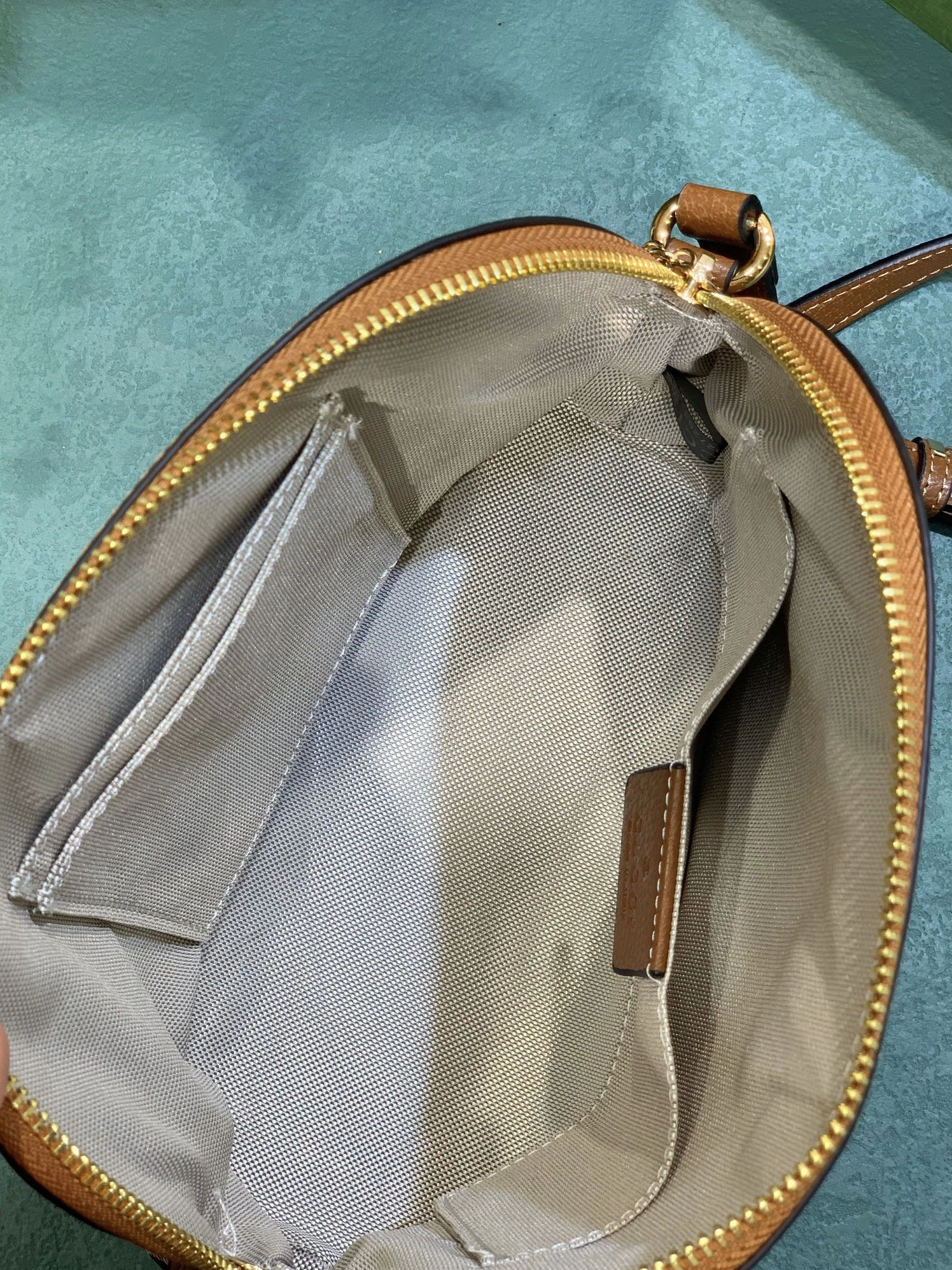 Breathable 9893 Gucci AAA Quality Messenger Bags For Women
