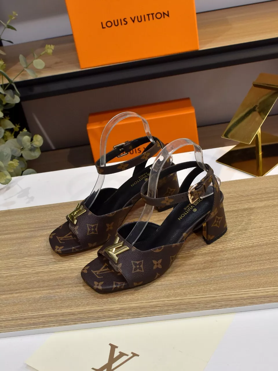 Breathable 9932 Louis Vuitton Sandal For Women