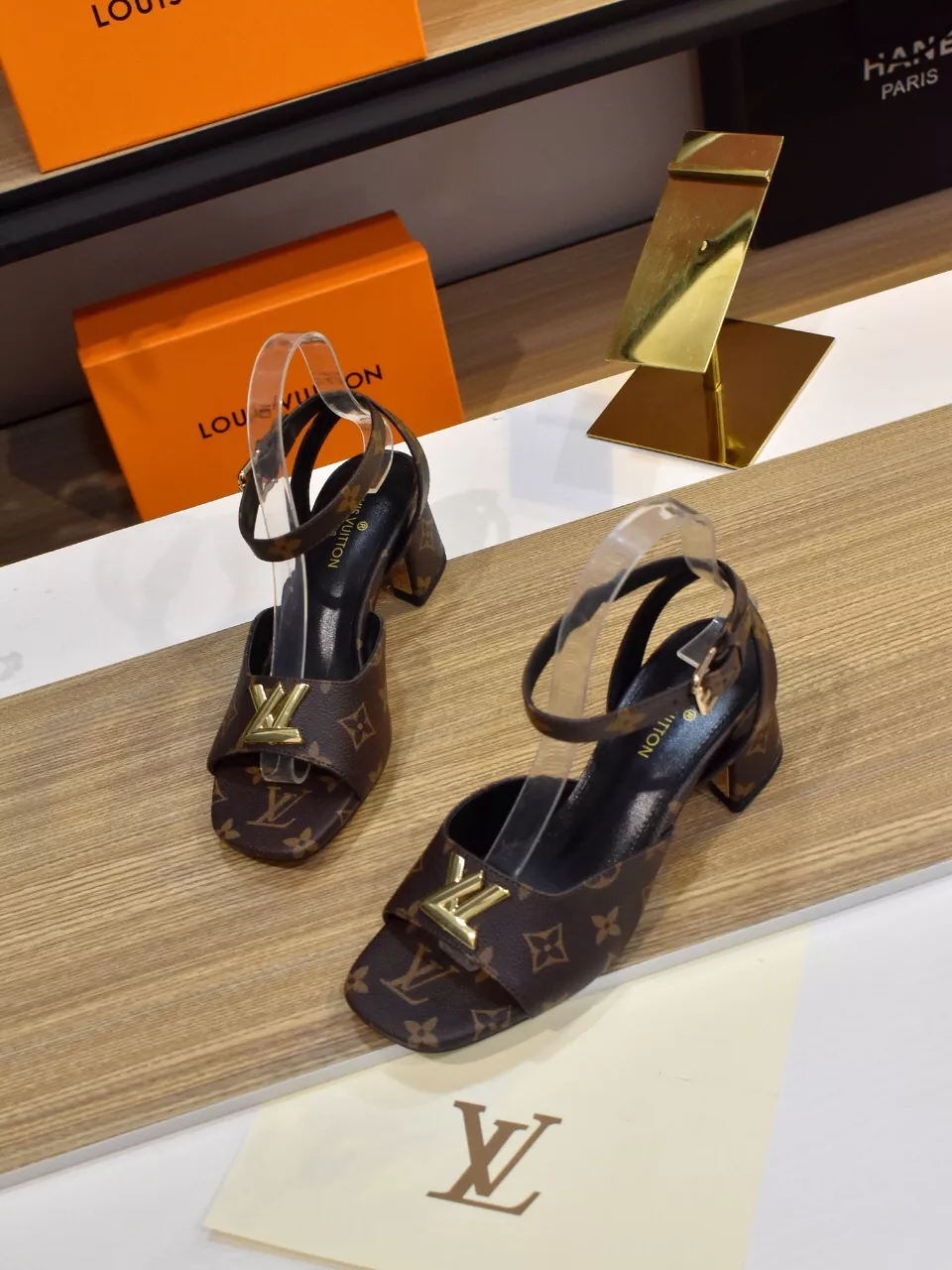 Breathable 9932 Louis Vuitton Sandal For Women