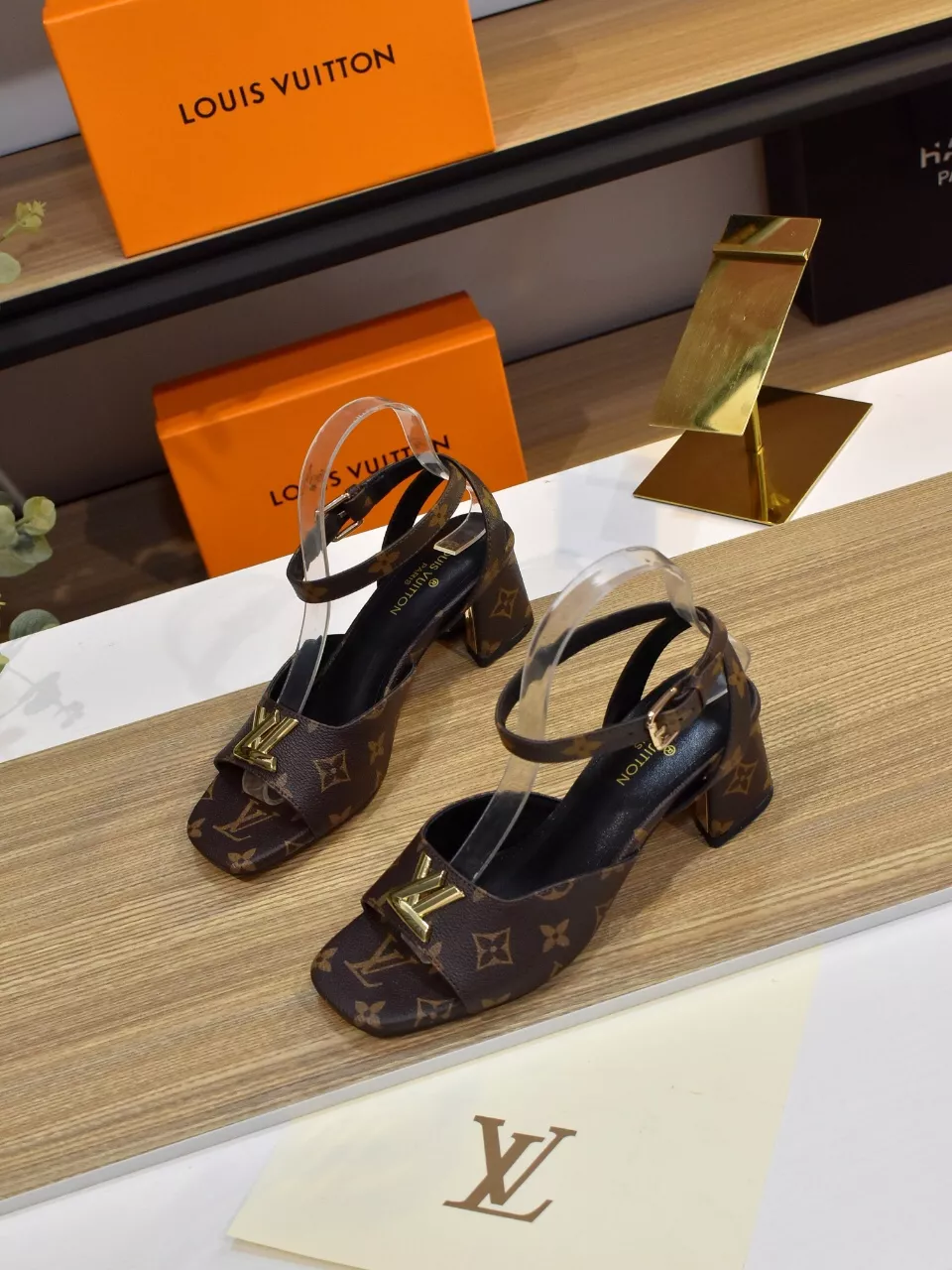 Breathable 9932 Louis Vuitton Sandal For Women