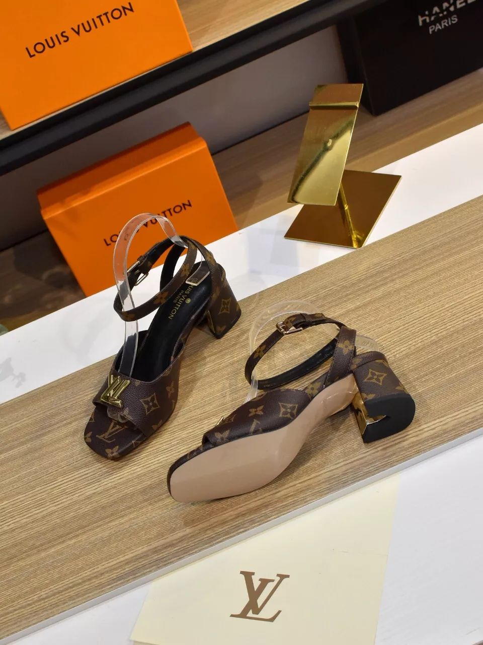 Breathable 9932 Louis Vuitton Sandal For Women