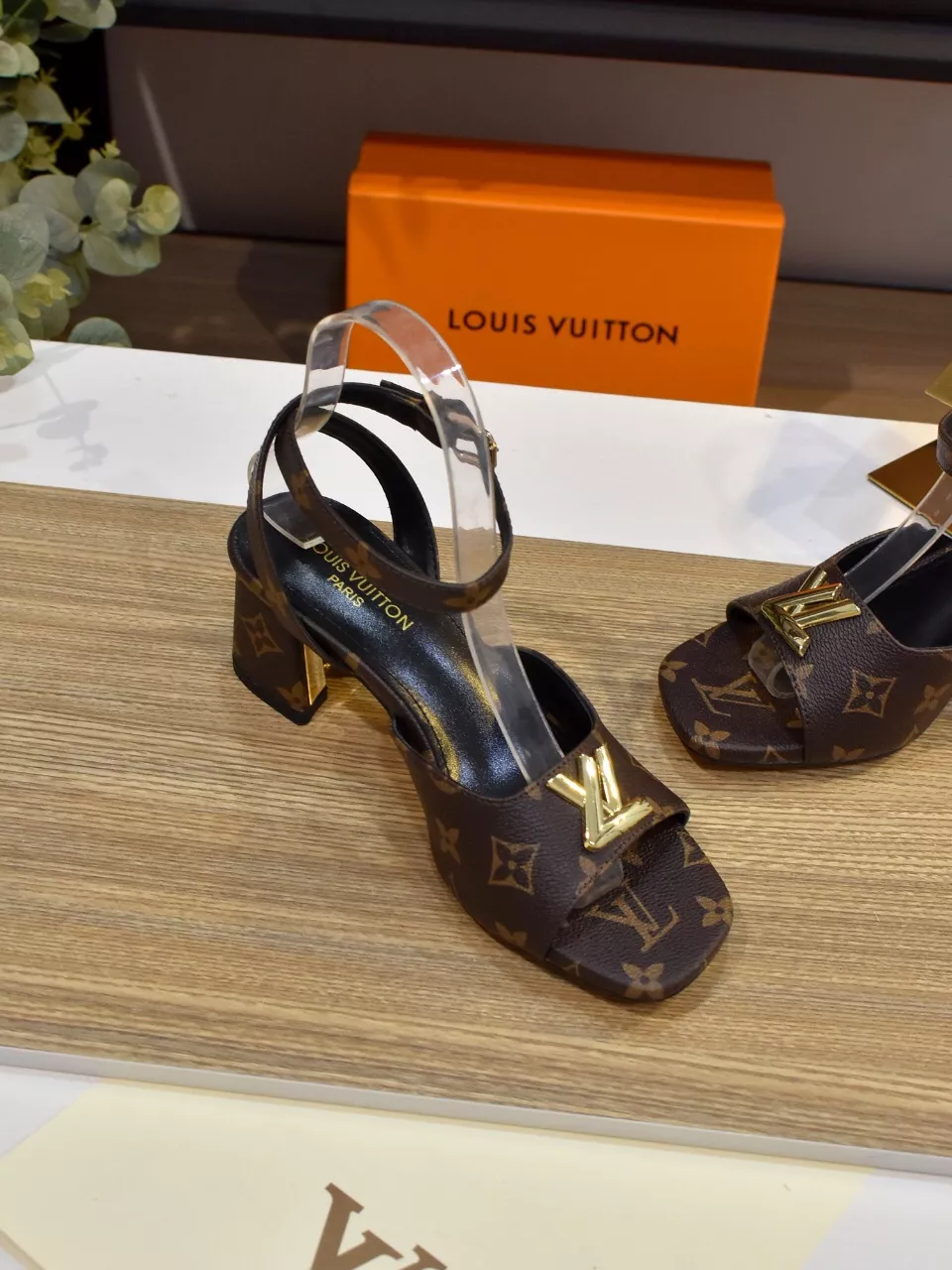 Breathable 9932 Louis Vuitton Sandal For Women