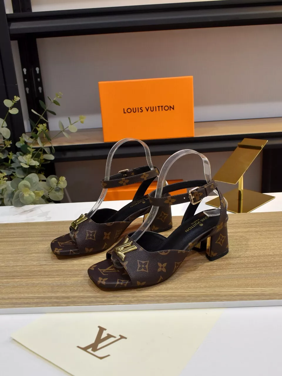 Breathable 9932 Louis Vuitton Sandal For Women