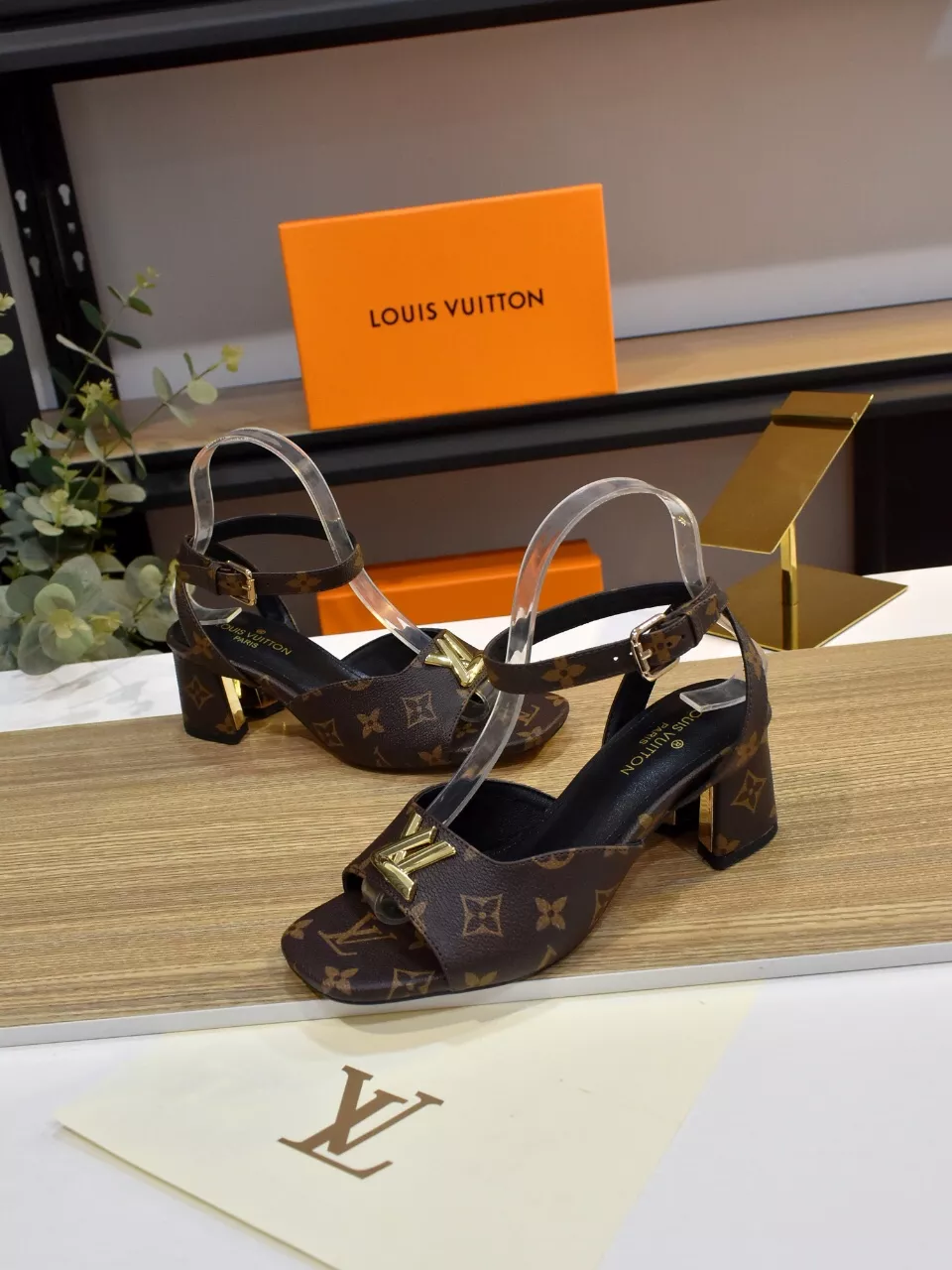 Breathable 9932 Louis Vuitton Sandal For Women
