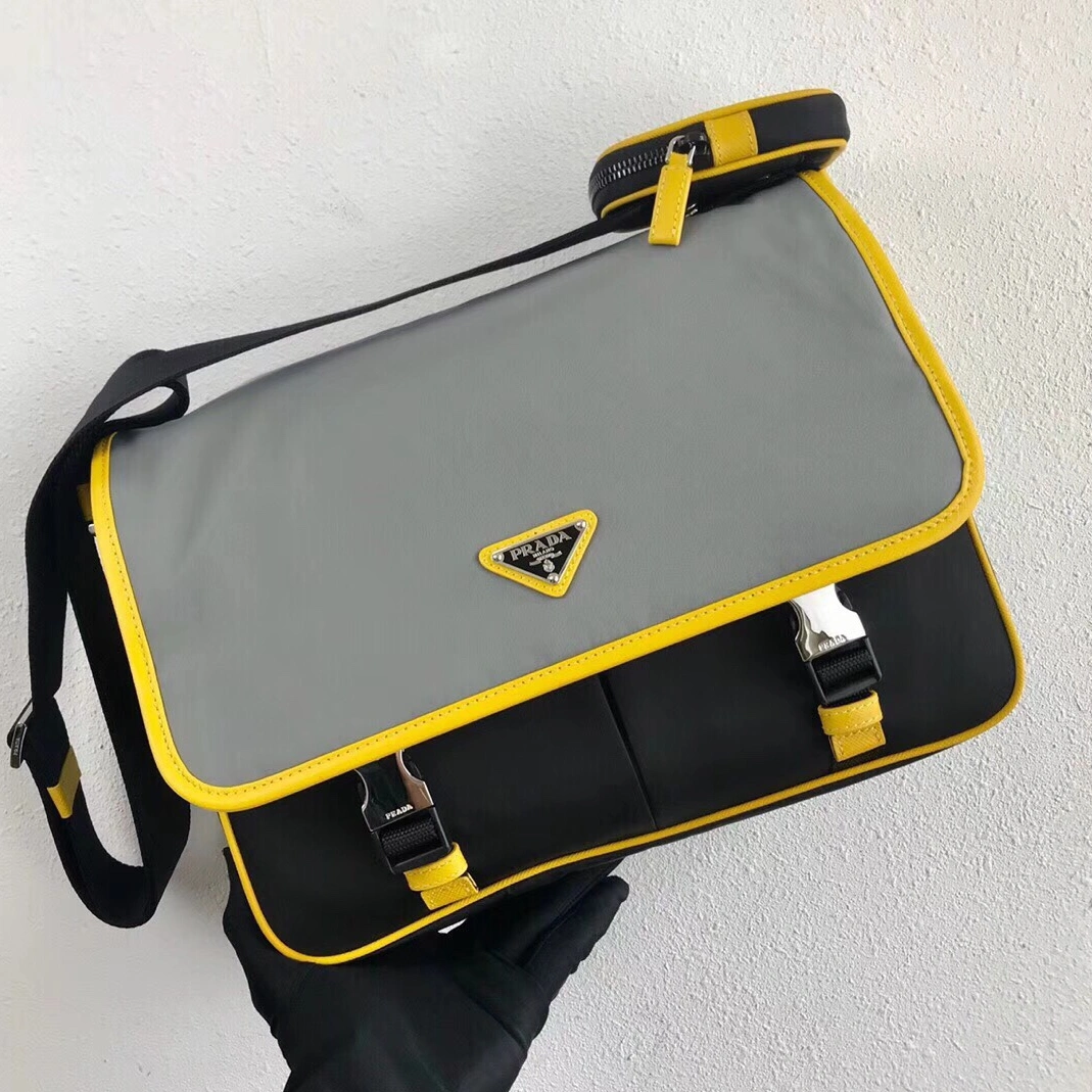 Bright 1074 Prada AAA Man Messenger Bags