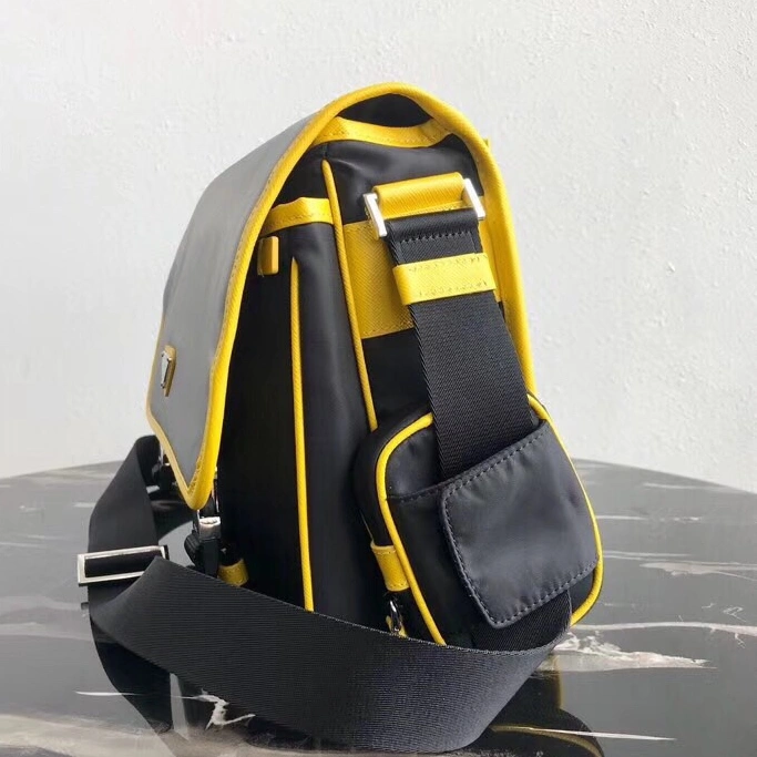 Bright 1074 Prada AAA Man Messenger Bags