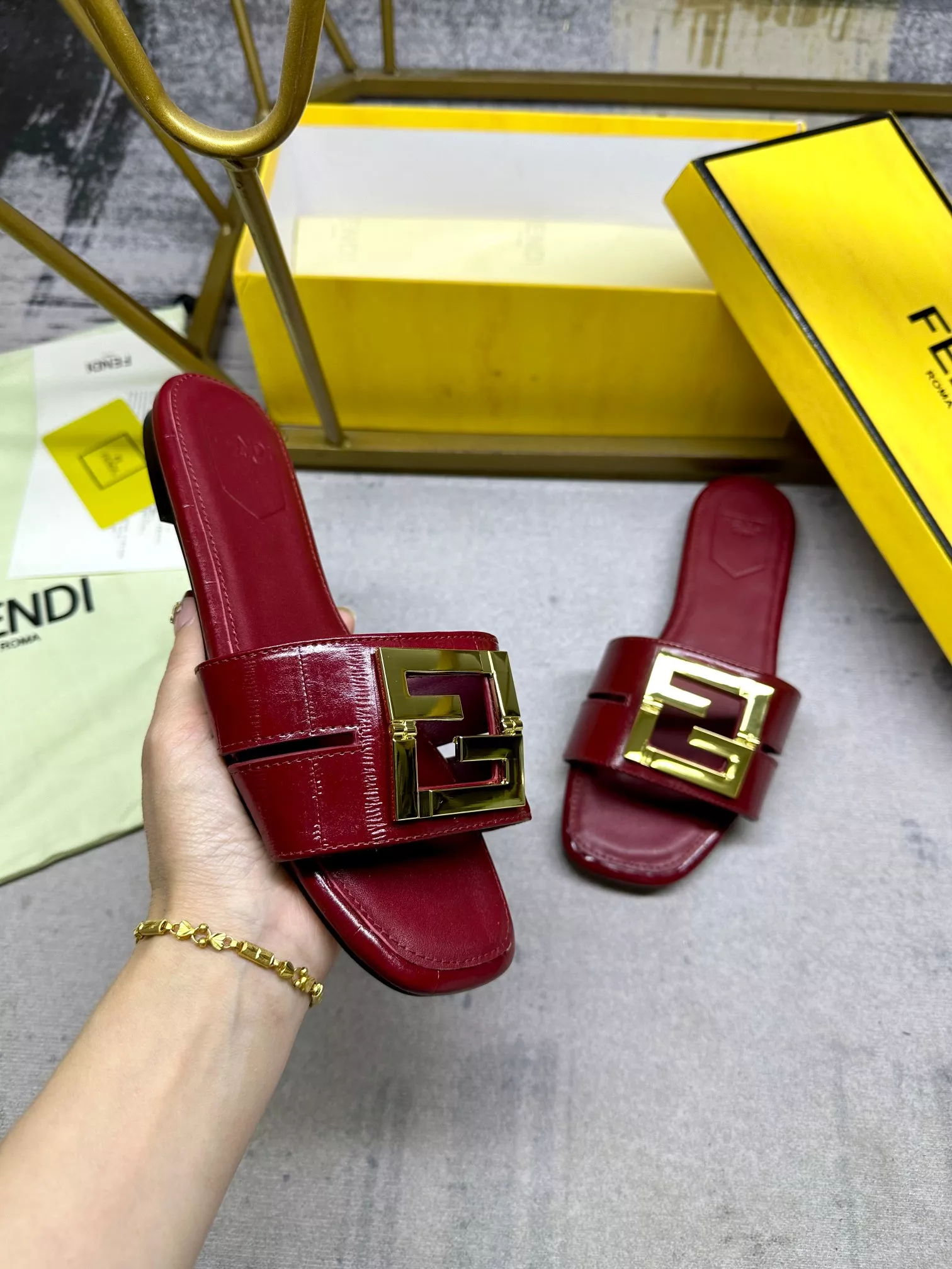 Bright 1553 Fendi Slippers For Women