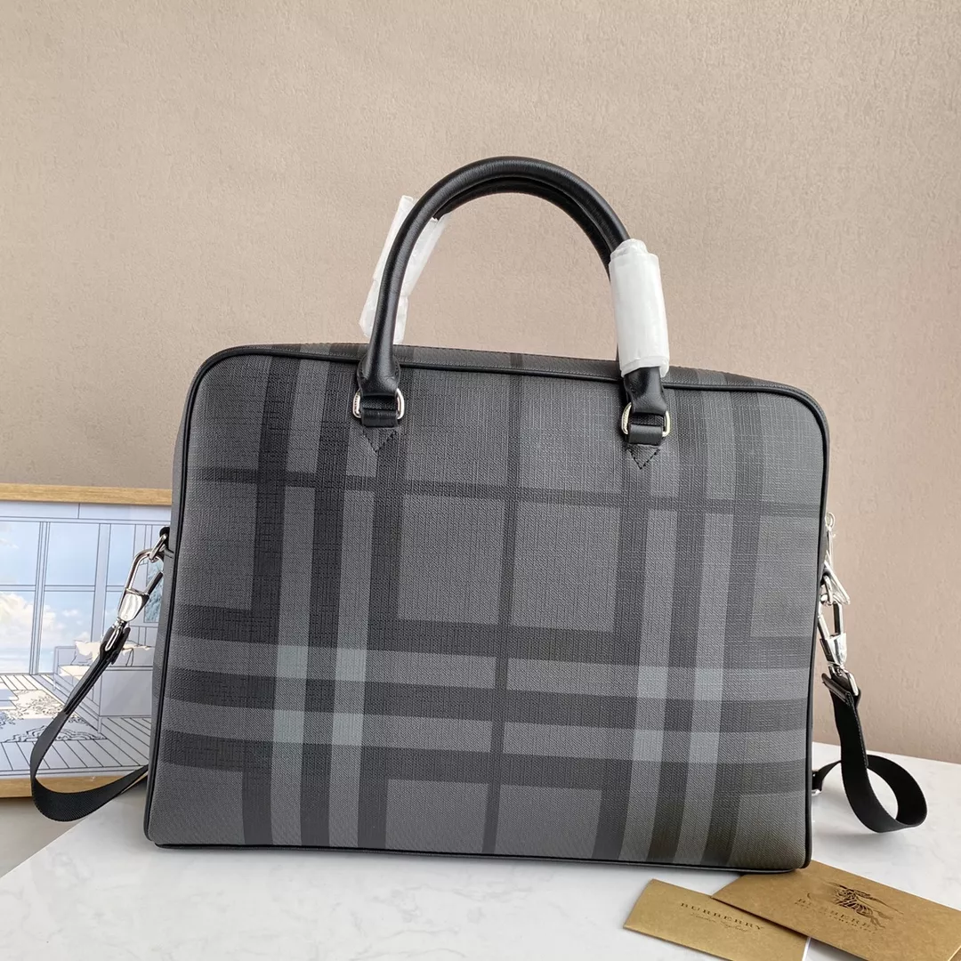 Bright 1600 Burberry AAA Man Handbags
