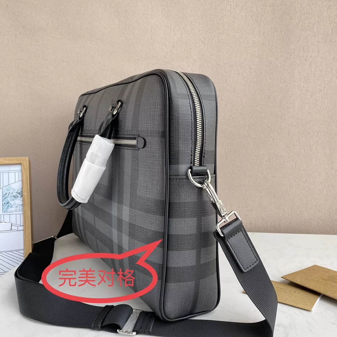 Bright 1600 Burberry AAA Man Handbags