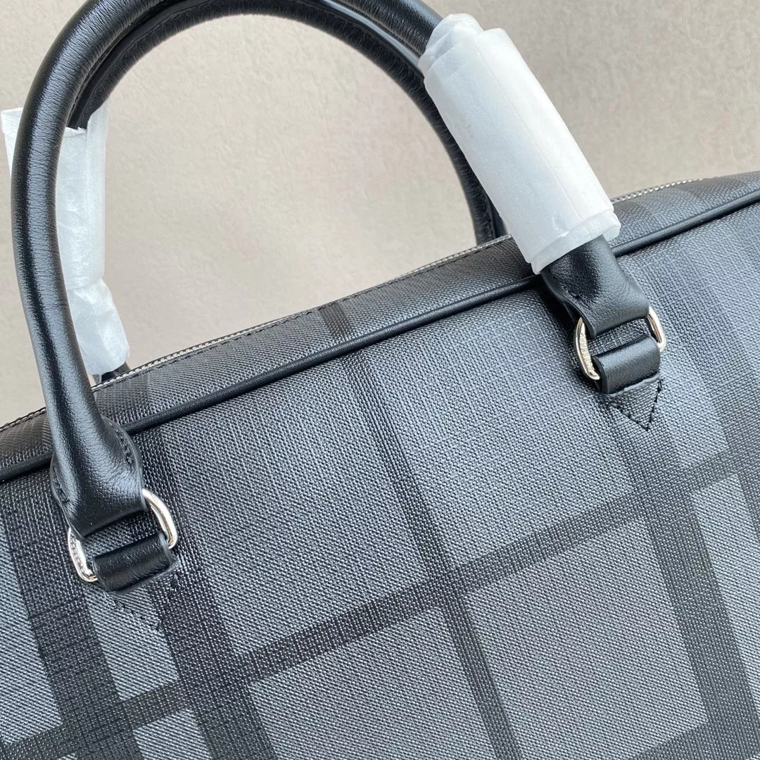 Bright 1600 Burberry AAA Man Handbags