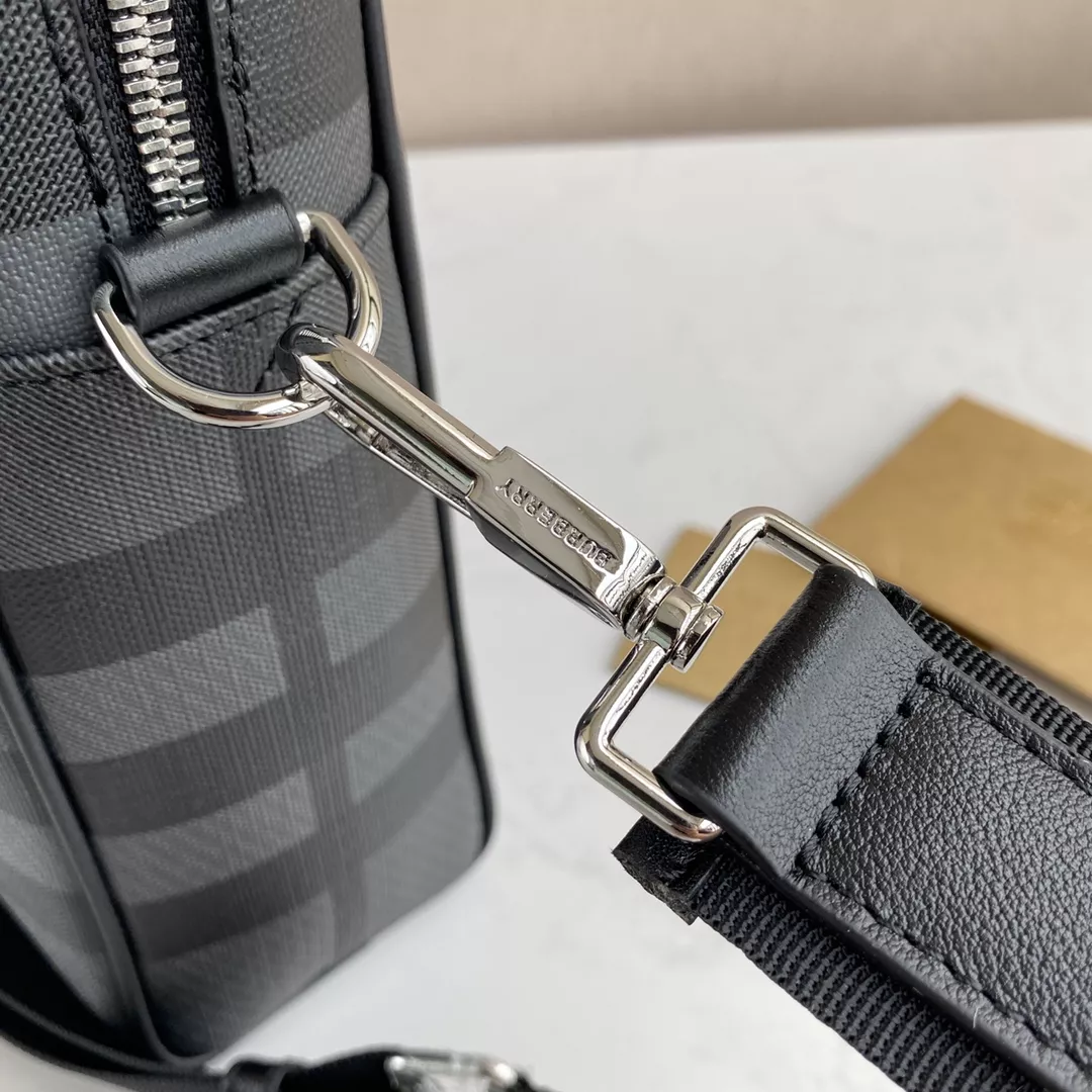 Bright 1600 Burberry AAA Man Handbags