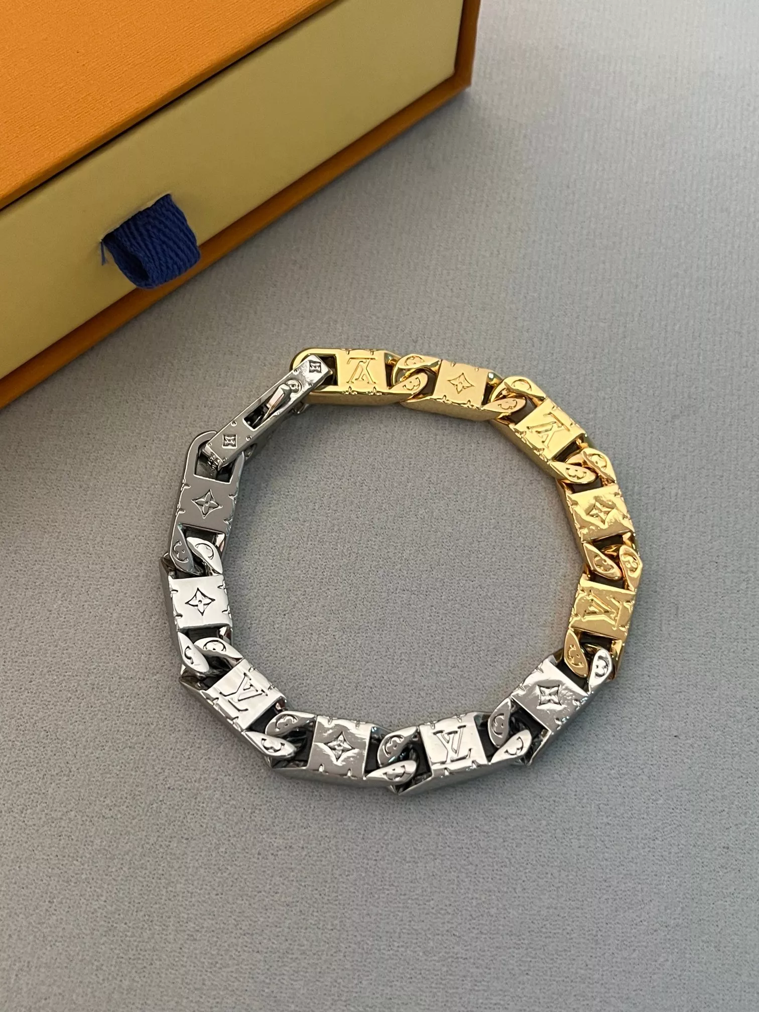 Bright 1748 Louis Vuitton LV Bracelets