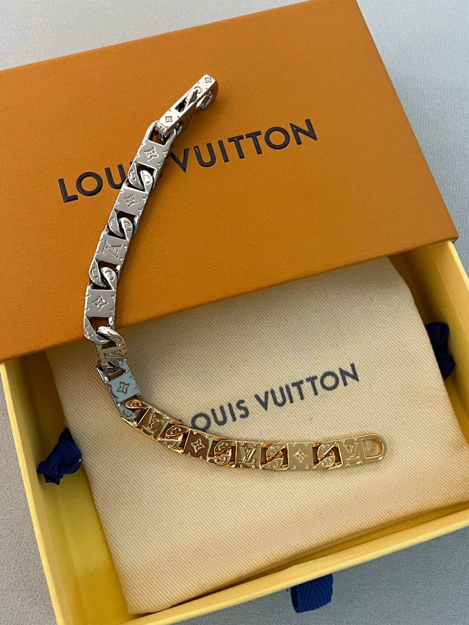 Bright 1748 Louis Vuitton LV Bracelets