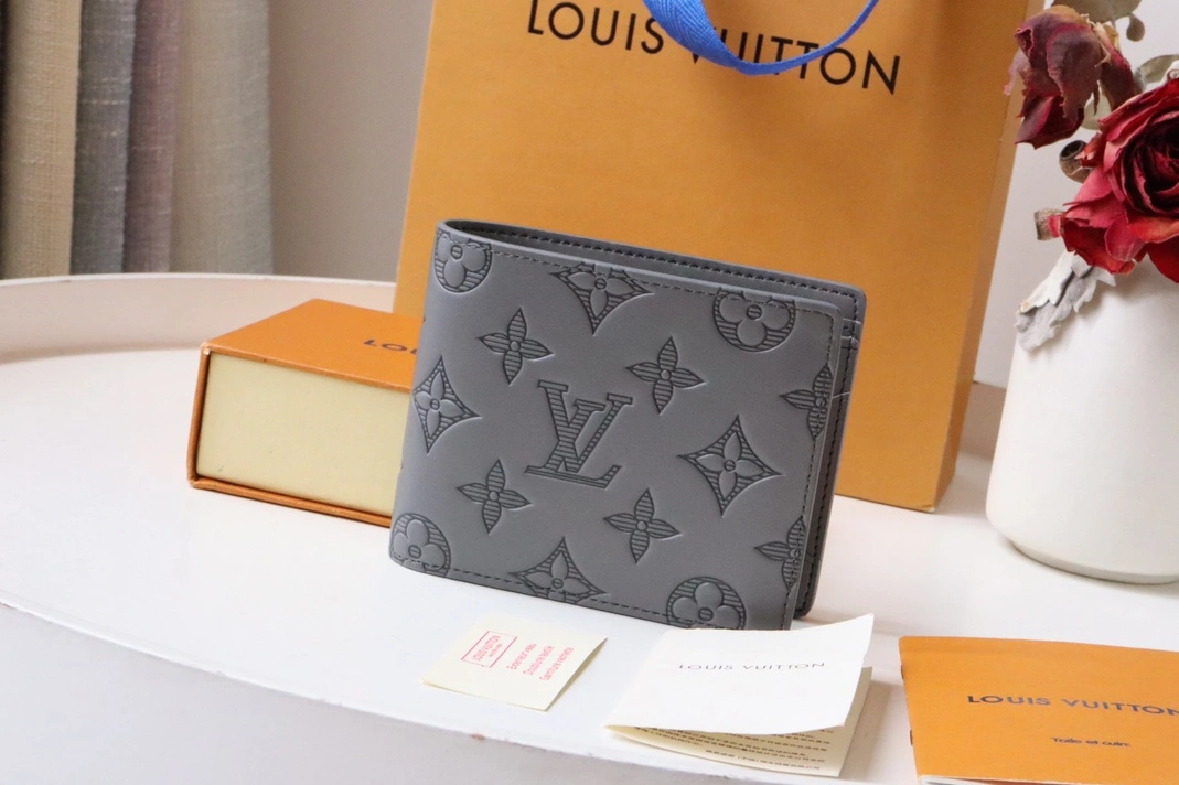 Bright 2198 Louis Vuitton AAA Quality Wallets