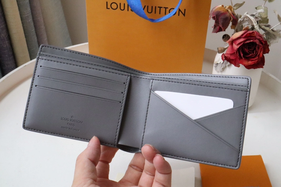 Bright 2198 Louis Vuitton AAA Quality Wallets