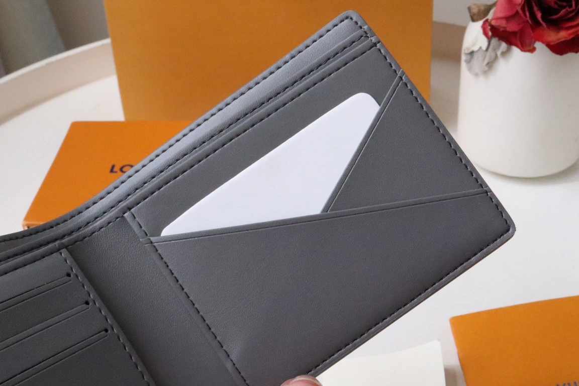Bright 2198 Louis Vuitton AAA Quality Wallets