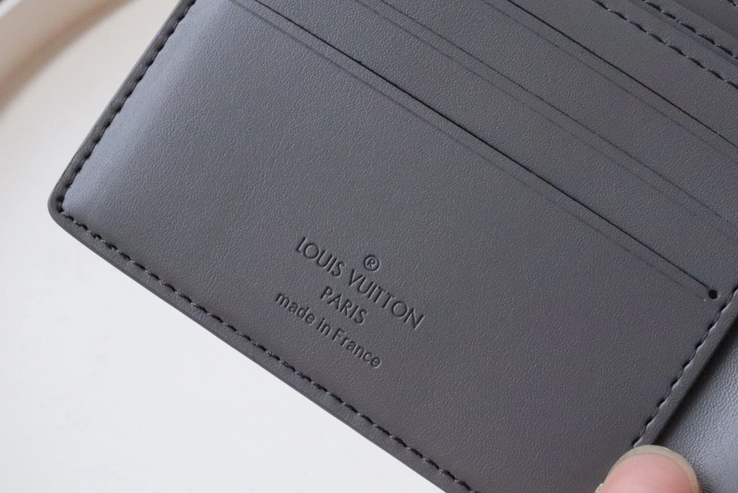 Bright 2198 Louis Vuitton AAA Quality Wallets