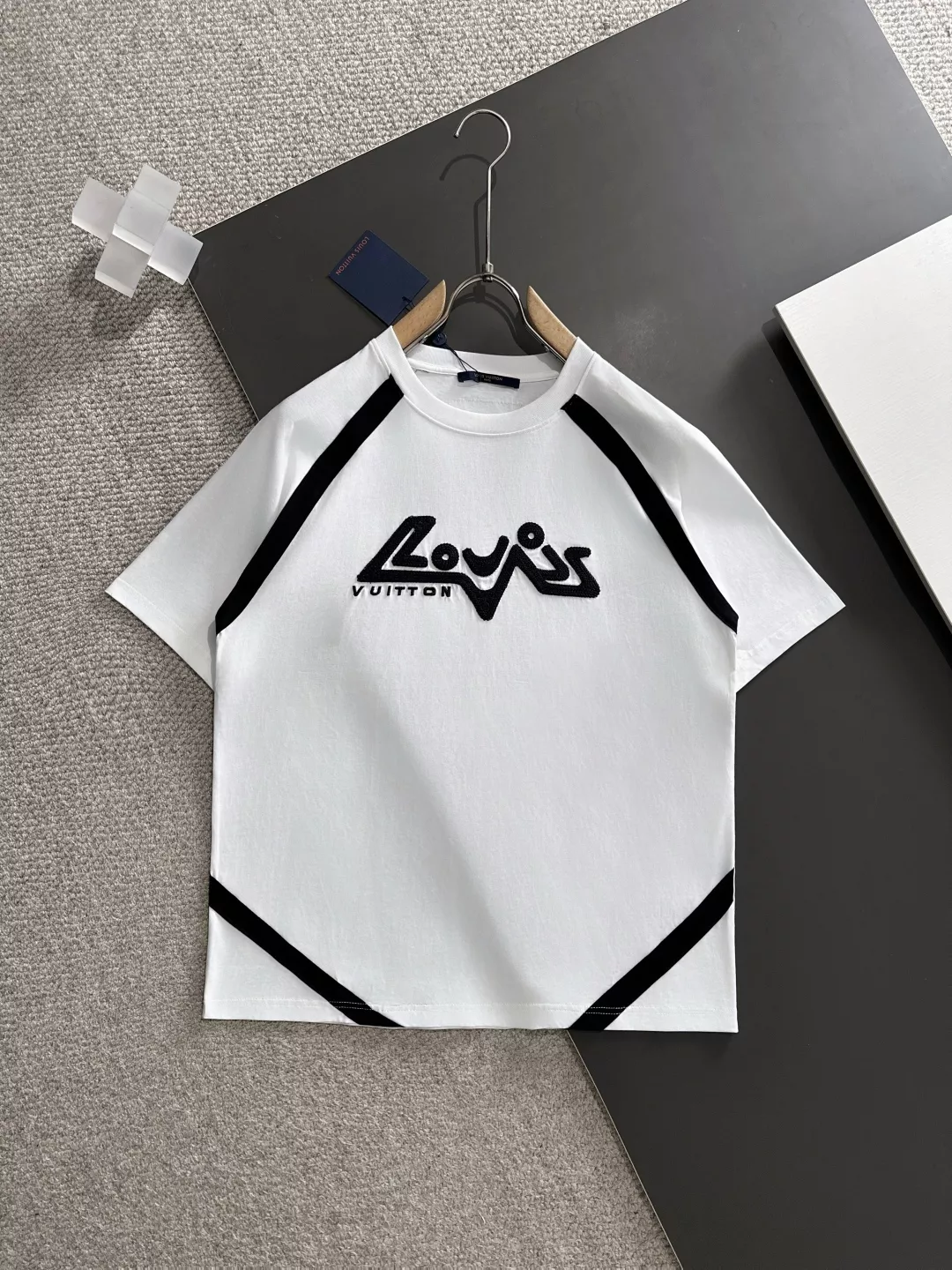 Bright 2332 Louis Vuitton LV T-Shirts Short Sleeved For Men