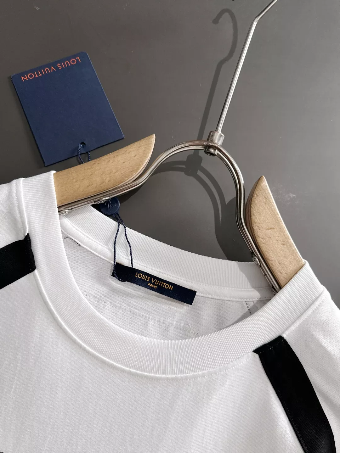 Bright 2332 Louis Vuitton LV T-Shirts Short Sleeved For Men