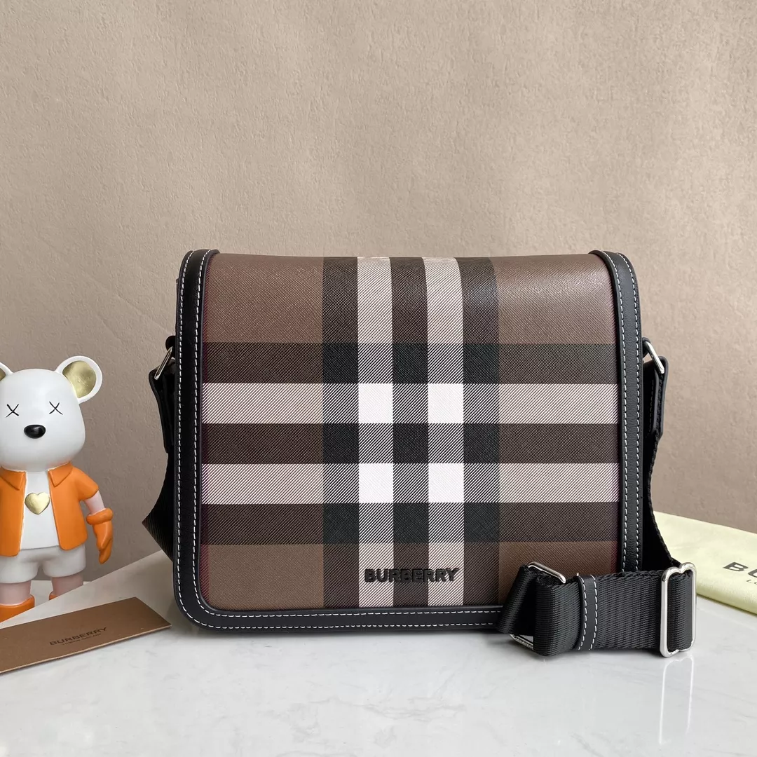 Bright 2960 Burberry AAA Man Messenger Bags