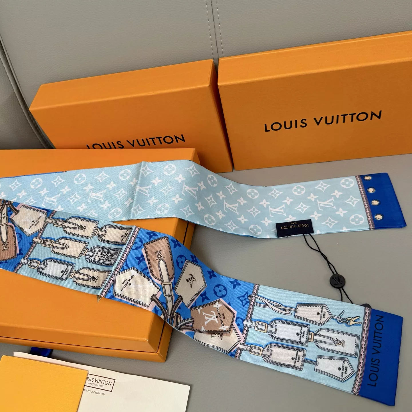 Bright 3068 Louis Vuitton Silk Scarf